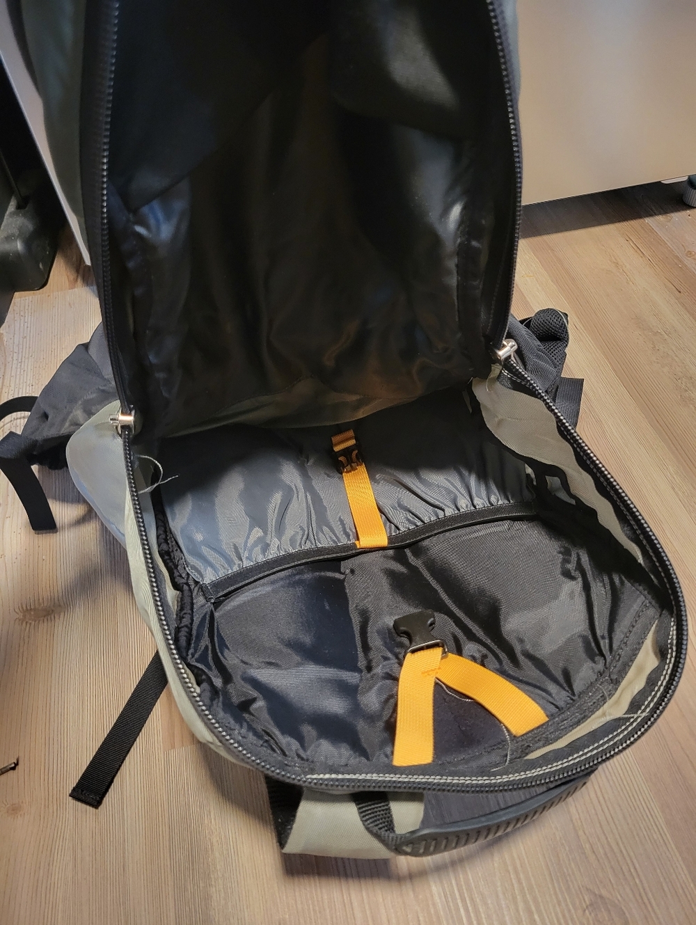 Mountain Hardwear Iguana Backpack - Picture 3 of 4